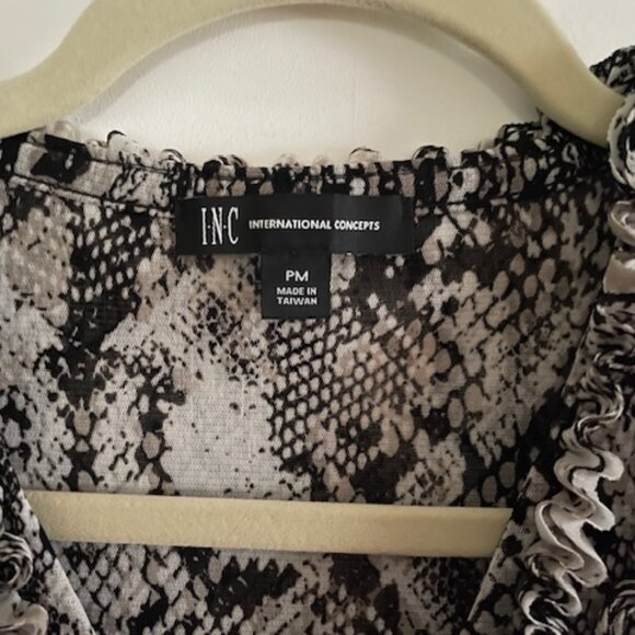 INC International Concepts Petite Medium Short Sleeved V-Neck Button Down Shirt - Picture 4 of 7